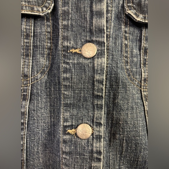 Levi's Classic Blue Jean Jacket - Picture 4 of 7